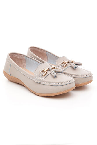 Moccasin Shoes with Tassel Detail