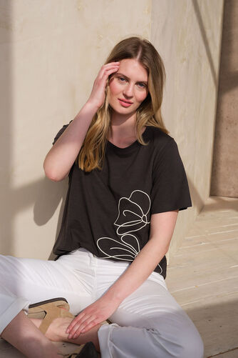 Dash – Floral Placement Embroidered T-Shirt