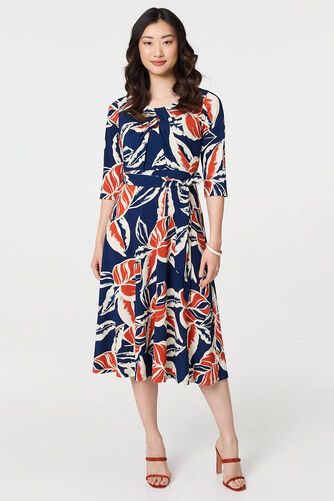 Izabel London – Floral Ruched 3/4 Sleeve Midi Dress